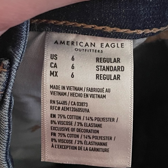 American Eagle Curvy HiRise Jeans - Picture 3 of 4